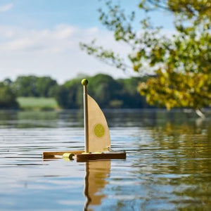Goki Bausatz Katamaran Schiff Kinderspielzeug Segelboot - Spielzeug Opa