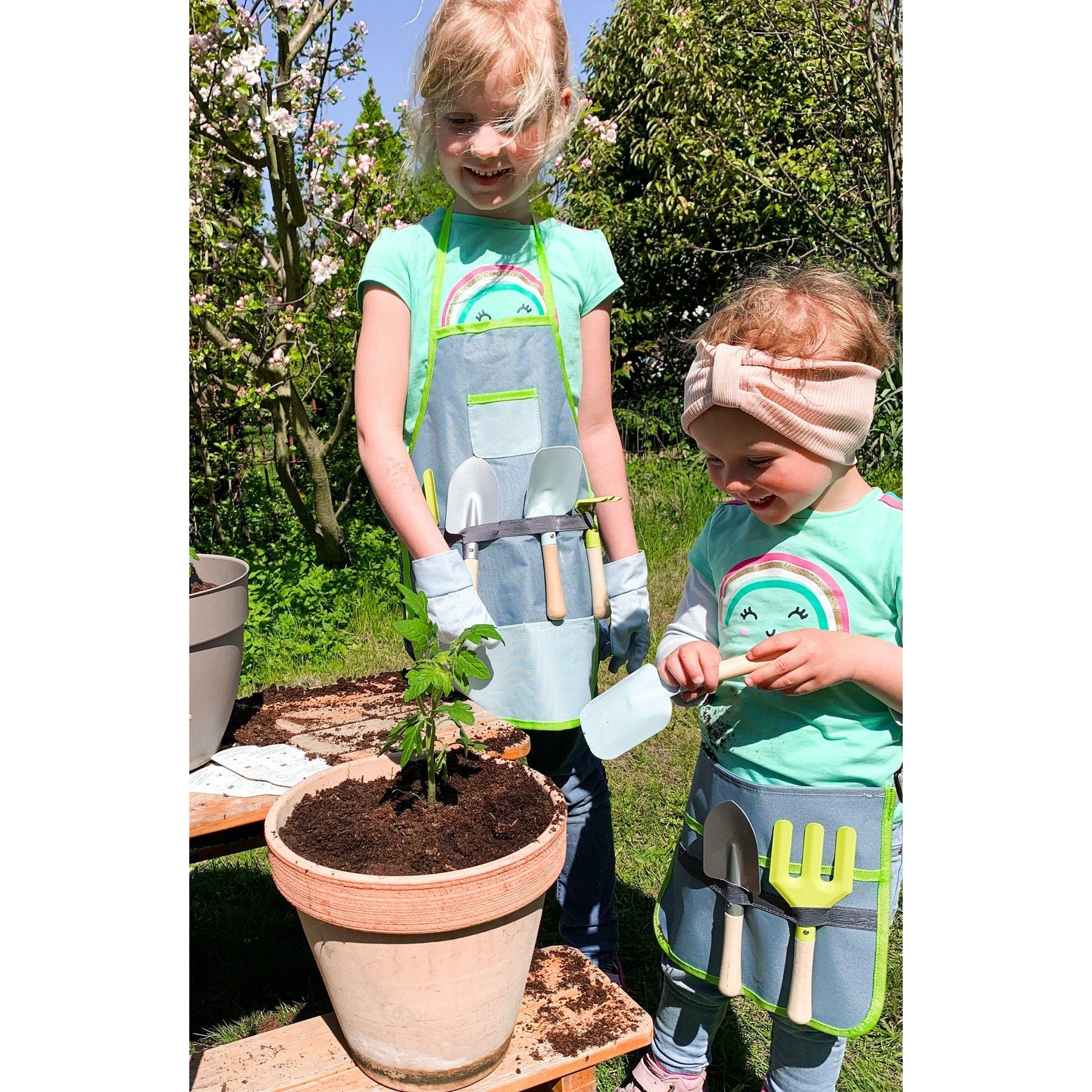 Gartenschürze mit Gartenwerkzeug Kinderspielzeug Gartengeräte Sandspielzeug Spielzeug 6 Teiliges Set
