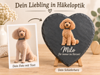 Personalisiertes Schieferherz mit Hund in Häkeloptik – mit Namen und Wunschtext