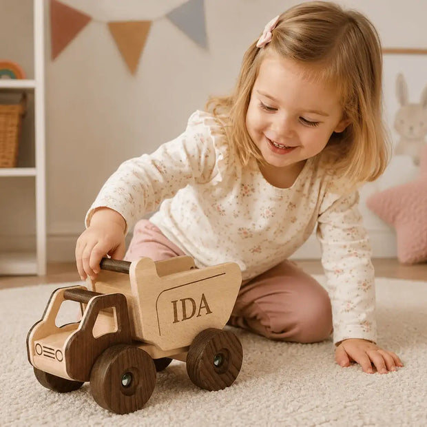 Goki Baby & Kleinkind Personalisierbar Muldenkipper, goki Natur Holz ab 3 Jahren