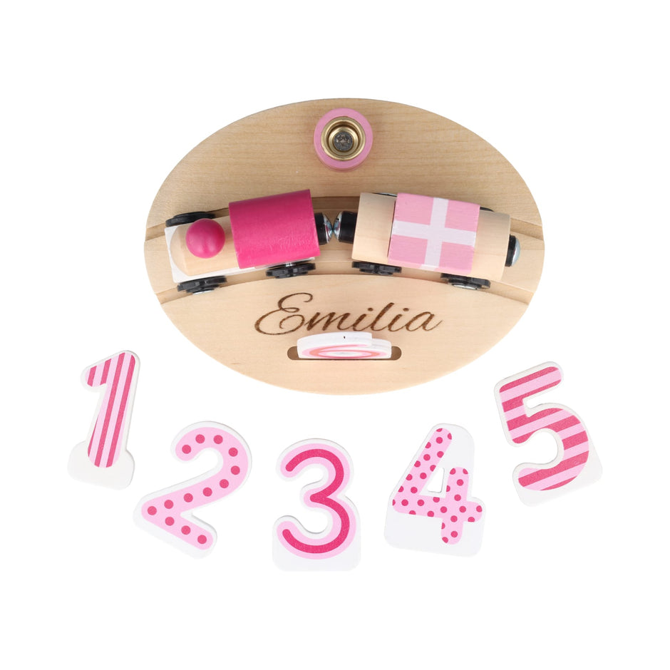 Goki Baby & Kleinkind Personalisierbarer Kinder Geburtstagszug Alter 1-6 Rosa (Kein Spielzeug)