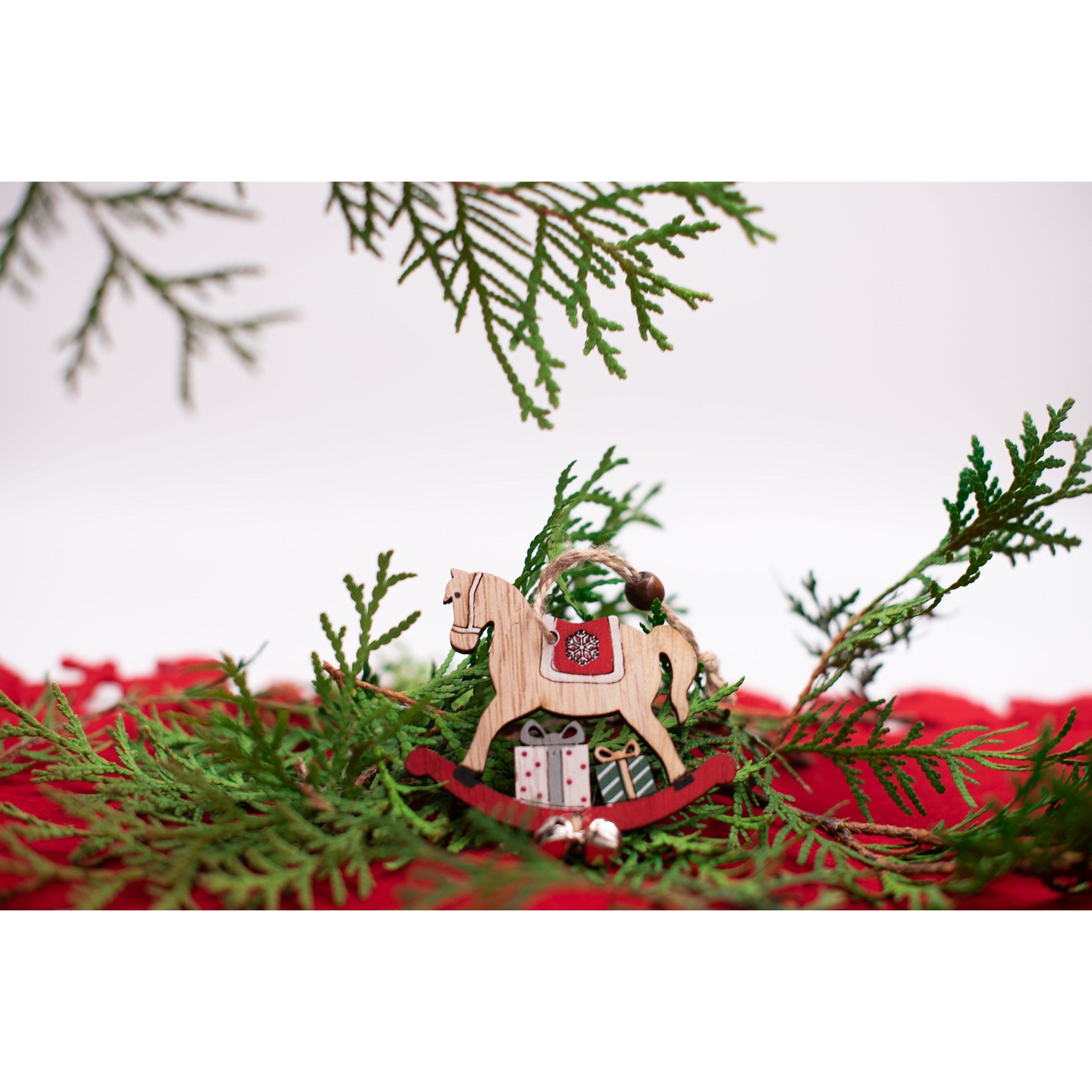 Schaukelpferd Anhänger mit Glocke Set 6 Stück Weihnachtsbaum Aufhänger Deko Spielzeug Winter Dekoration Weihnachten